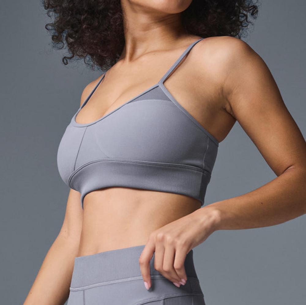 Alo Yoga Alosoft Head Start Bra in Fog Size S